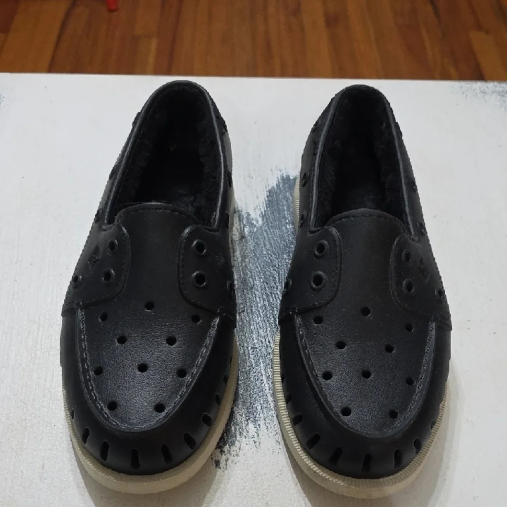 Sperry Top-Siders Women's Black Perforated Slip-On Shoes Faux Fur Lined Sz 8 EUC